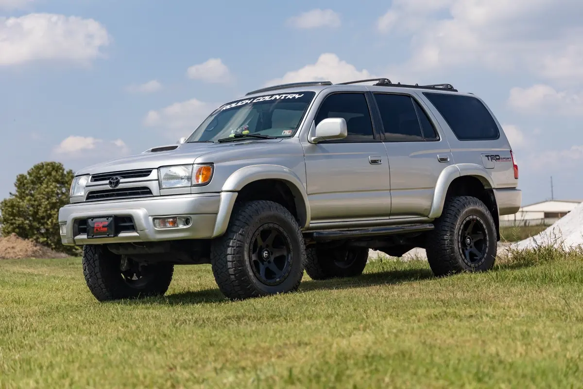 Rough Country 3-Inch Lift Kit – For 1996–2002 Toyota 4Runner (Model #77530) 2